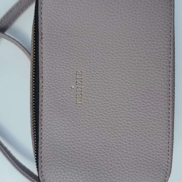 Kedzie Muave Pop Modernist Vegan Leather Crossbody Shoulder Compact Camera Shape - Picture 2 of 12